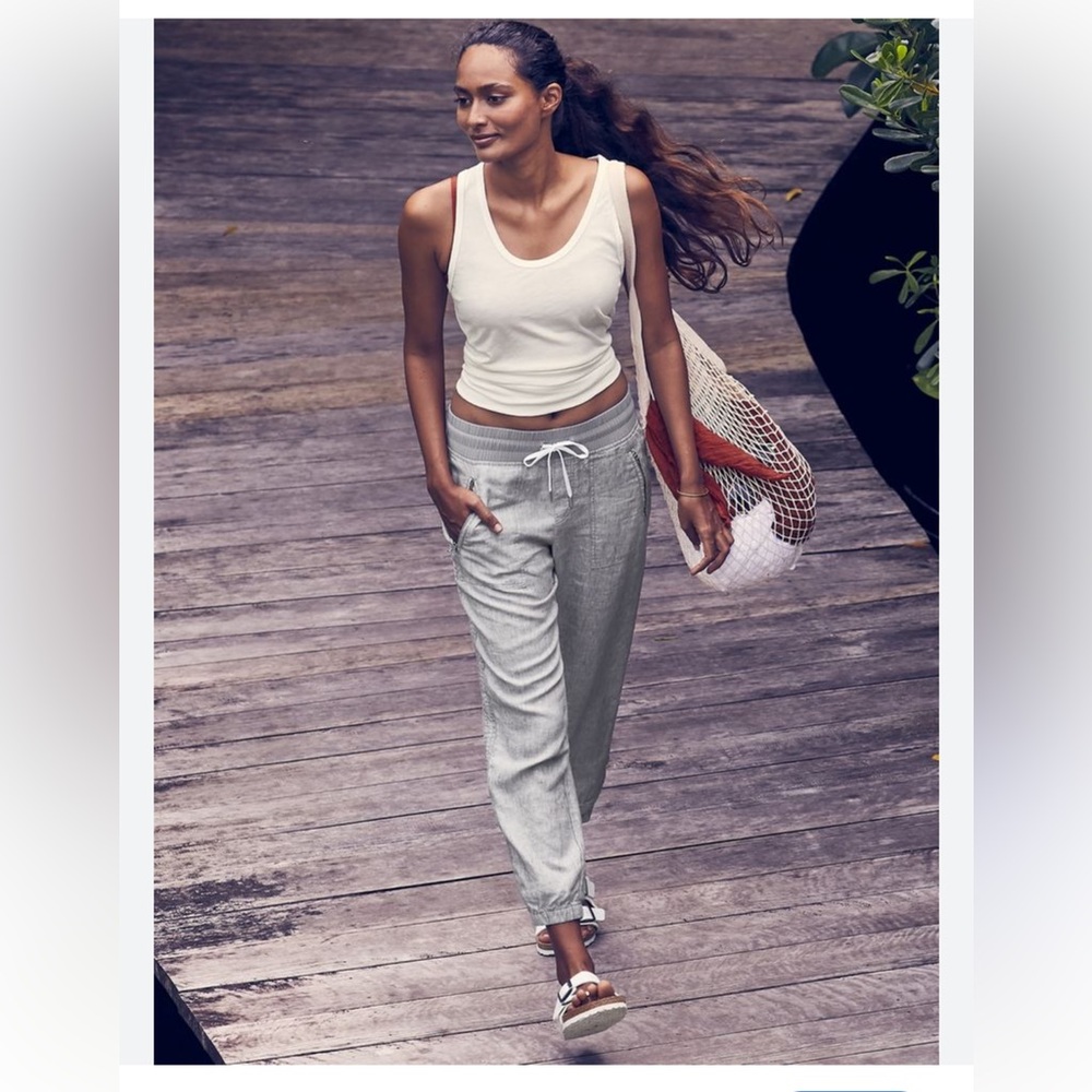 Athleta Cabo Linen pants in Osprey Gray size 10